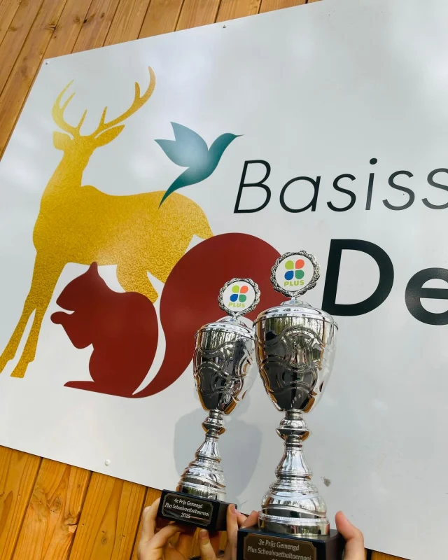 Ontzettend trots op onze leerlingen van groep 7 en 8 die afgelopen vrijdag de 3e en 4e plaats bemachtigde op het schoolvoetbaltoernooi in de categorie gemengd. Wij hebben 3 avonden lang genoten van mooie wedstrijden en fijn teamgevoel!