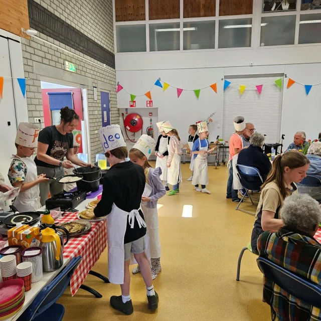 Pannenkoekendag 2025! Wat een feest was het afgelopen vrijdag. Samen met onze gasten hebben we genoten van de overheerlijke pannenkoeken.